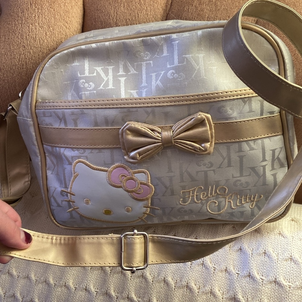Hello Kitty Gold and Cream Crossbody Bag - Picture 4 of 6